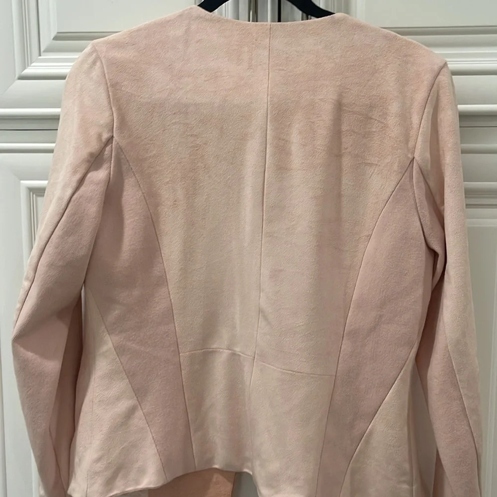 H by Halston Women's Size 6 pink
Long Sleeve Zip Up lined Blazer with flaw - Picture 8 of 15